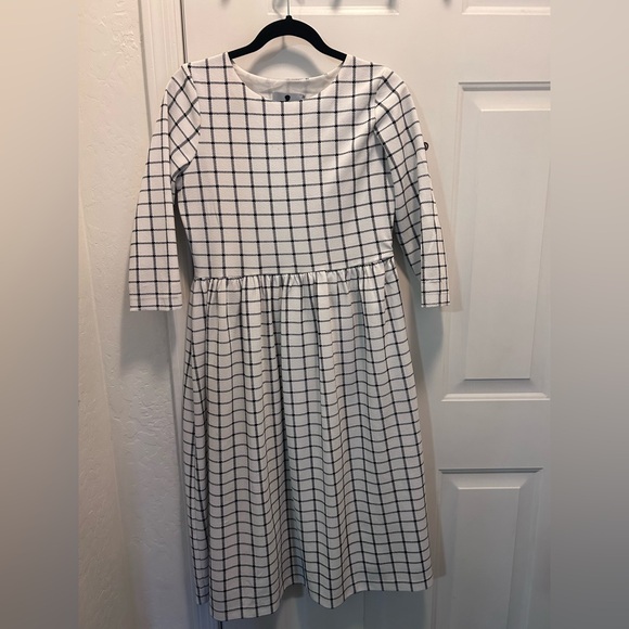 Dainty Jewells Dresses & Skirts - Dainty Jewells midi dress